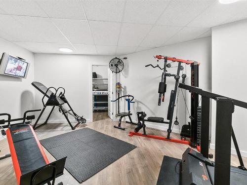 698 Devonian Avenue, Kelowna, BC - Indoor Photo Showing Gym Room
