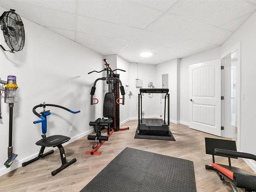 698 Devonian Avenue, Kelowna, BC - Indoor Photo Showing Gym Room