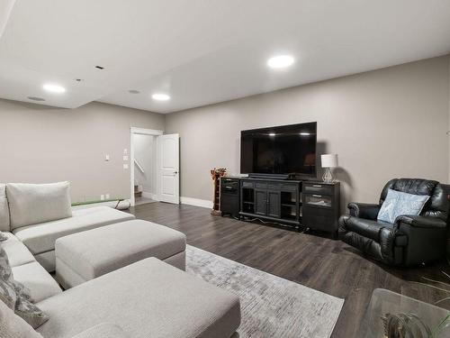 698 Devonian Avenue, Kelowna, BC - Indoor Photo Showing Basement