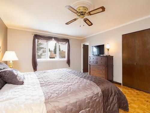 Chambre Ã  coucher principale - 15 Rue Biscaye, Dollard-Des-Ormeaux, QC - Indoor Photo Showing Bedroom