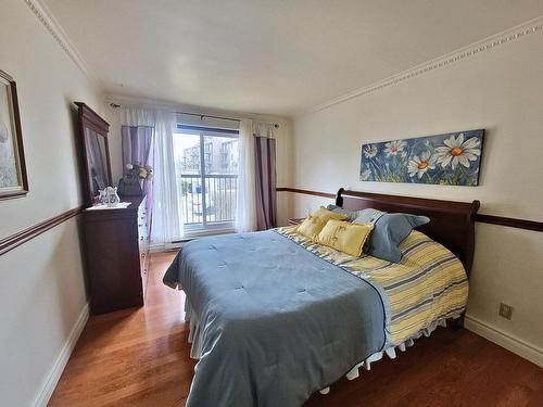Master bedroom - 366 Rue Lulli, Laval (Laval-Des-Rapides), QC - Indoor Photo Showing Bedroom