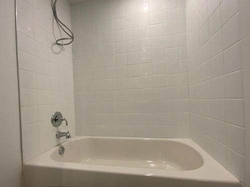Bathroom - 2106  - 2108 Rue Joliette, Montréal (Mercier/Hochelaga-Maisonneuve), QC - Indoor Photo Showing Bathroom