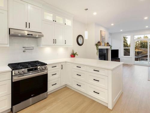 3020 Catalina Way, Chemainus, BC - Indoor Photo Showing Kitchen With Upgraded Kitchen