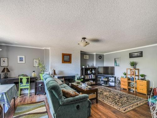1503 Townsite Rd, Nanaimo, BC - Indoor Photo Showing Living Room