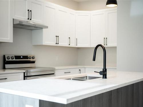 33-1090 Evergreen Rd, Campbell River, BC - Indoor Photo Showing Kitchen With Double Sink