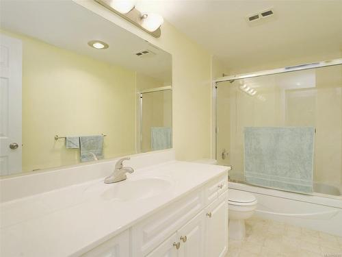 303-545 Rithet St, Victoria, BC - Indoor Photo Showing Bathroom