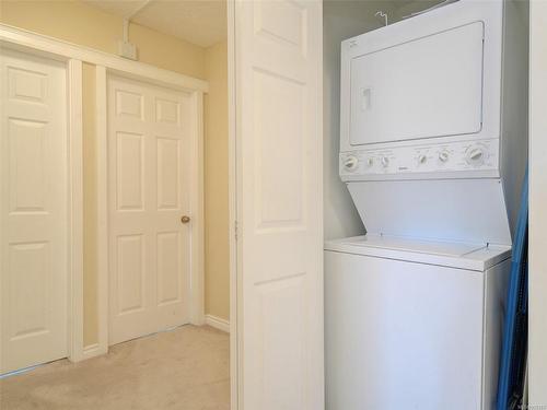 303-545 Rithet St, Victoria, BC - Indoor Photo Showing Laundry Room