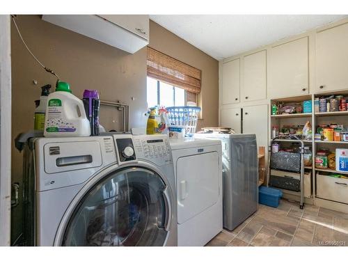 831 Merecroft Rd, Campbell River, BC - Indoor Photo Showing Laundry Room