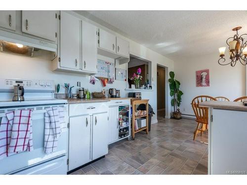 831 Merecroft Rd, Campbell River, BC - Indoor Photo Showing Kitchen