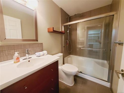 67-120 Finholm St North, Parksville, BC - Indoor Photo Showing Bathroom