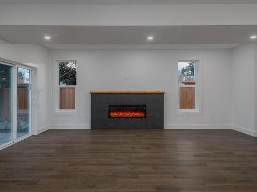 2080 Estevan Rd, Nanaimo, BC - Indoor With Fireplace