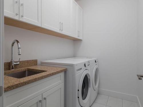 2080 Estevan Rd, Nanaimo, BC - Indoor Photo Showing Laundry Room