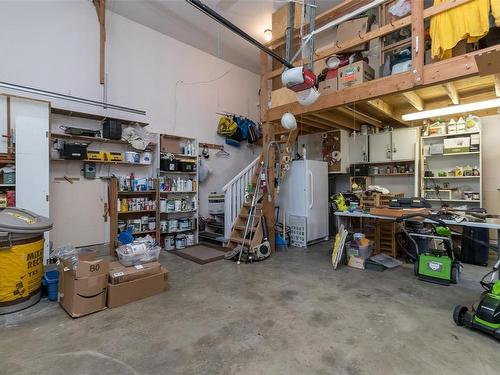 1272 Margaret Pl, Duncan, BC - Indoor Photo Showing Garage