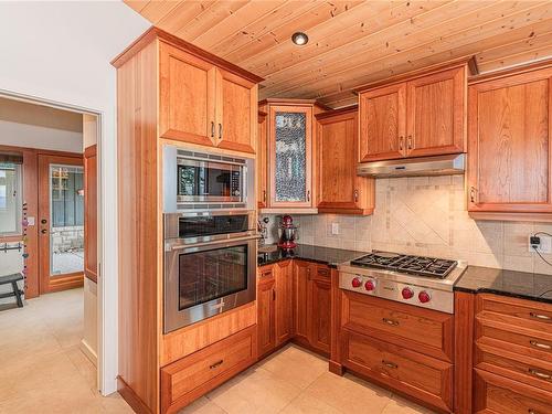 285 & 289 Canvasback Pl, Salt Spring, BC - Indoor Photo Showing Kitchen