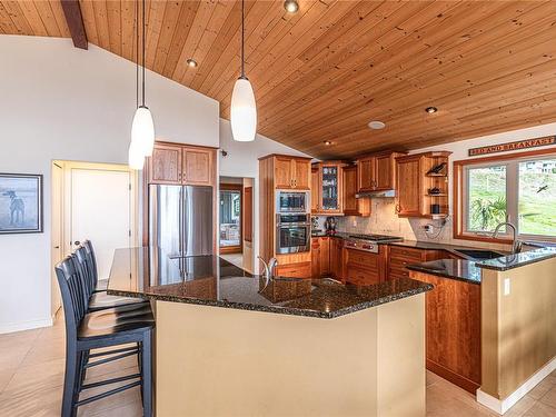 285 & 289 Canvasback Pl, Salt Spring, BC - Indoor Photo Showing Kitchen With Upgraded Kitchen