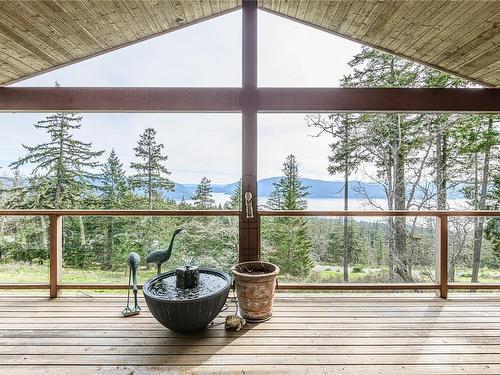 285 & 289 Canvasback Pl, Salt Spring, BC -  With Exterior
