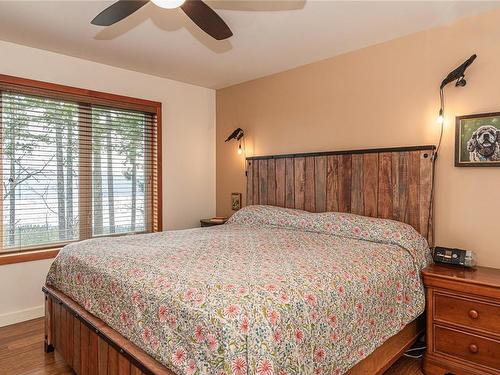 285 & 289 Canvasback Pl, Salt Spring, BC - Indoor Photo Showing Bedroom