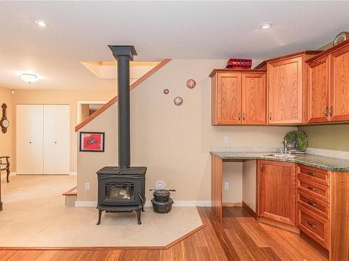 285 & 289 Canvasback Pl, Salt Spring, BC - Indoor With Fireplace