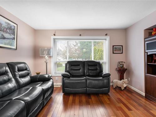 6019 Joseph Pl, Nanaimo, BC - Indoor Photo Showing Living Room