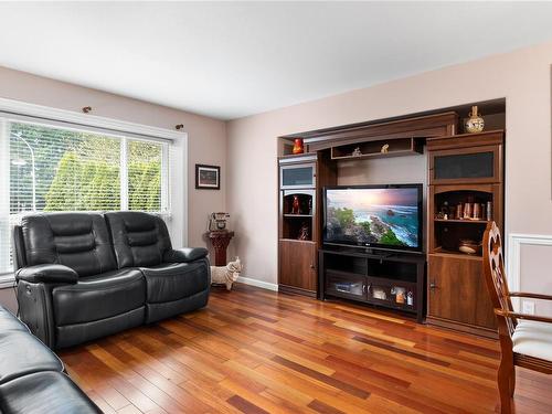 6019 Joseph Pl, Nanaimo, BC - Indoor Photo Showing Living Room