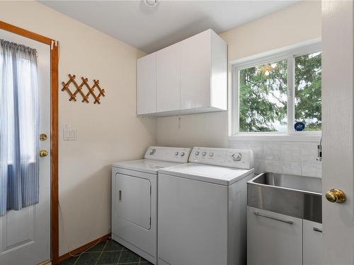6019 Joseph Pl, Nanaimo, BC - Indoor Photo Showing Laundry Room