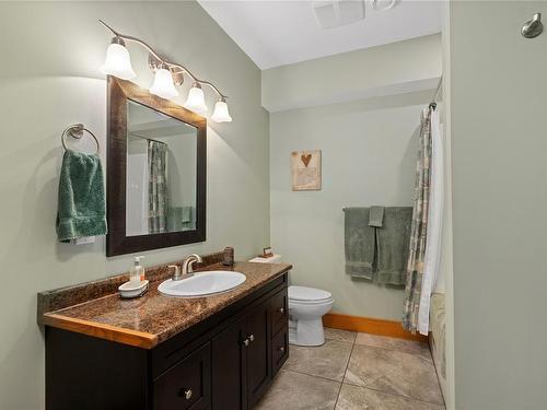 2805 Wildberry Rd, Ladysmith, BC - Indoor Photo Showing Bathroom