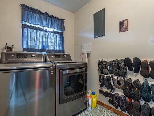 255 Carolyn Rd, Campbell River, BC - Indoor Photo Showing Laundry Room
