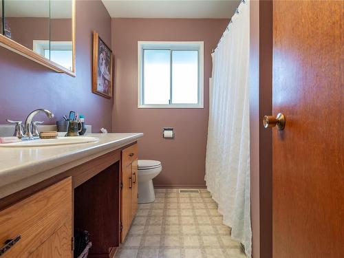 255 Carolyn Rd, Campbell River, BC - Indoor Photo Showing Bathroom