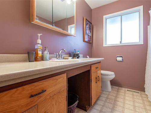 255 Carolyn Rd, Campbell River, BC - Indoor Photo Showing Bathroom