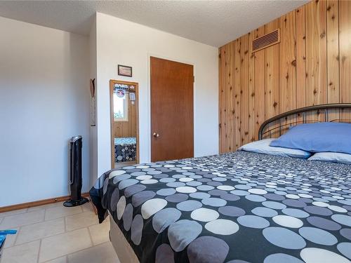 255 Carolyn Rd, Campbell River, BC - Indoor Photo Showing Bedroom