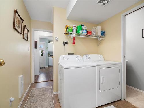 3-772 Robron Rd, Campbell River, BC - Indoor Photo Showing Laundry Room