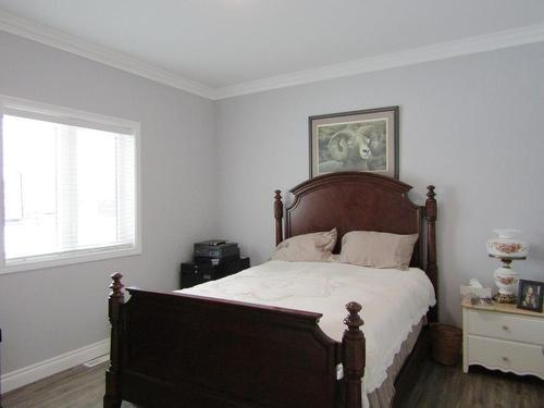 837 Huffman Court, Fort Frances, ON - Indoor Photo Showing Bedroom