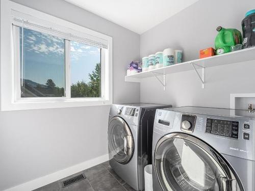 8901 Grizzly Cres, Kamloops, BC - Indoor Photo Showing Laundry Room