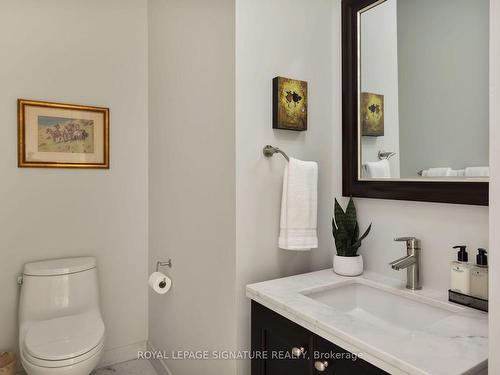 2314-70 Roehampton Ave, Toronto, ON - Indoor Photo Showing Bathroom