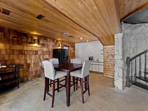 9027 Planet Mine Road, Kamloops, BC - Indoor Photo Showing Dining Room