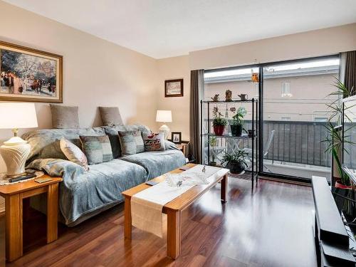 207-411 Nicola Street, Kamloops, BC - Indoor Photo Showing Living Room