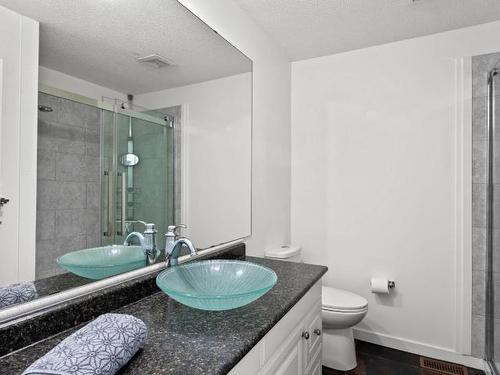 84-1435 Summit Drive, Kamloops, BC - Indoor Photo Showing Bathroom