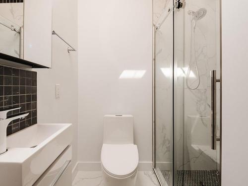 Ensuite bathroom - 117 Av. Arlington, Westmount, QC - Indoor Photo Showing Bathroom