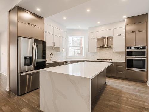 Kitchen - 117 Av. Arlington, Westmount, QC - Indoor Photo Showing Kitchen With Upgraded Kitchen
