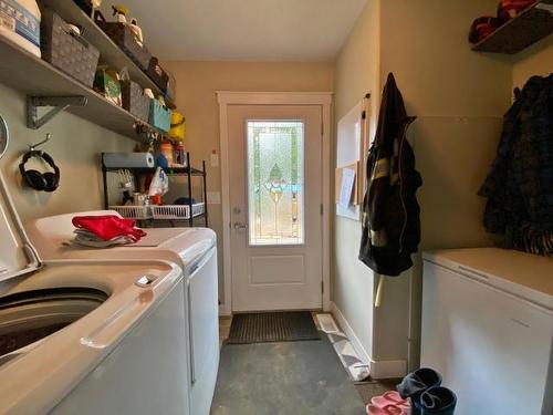 1077 Clearwater Valley Rd, Clearwater, BC - Indoor Photo Showing Laundry Room