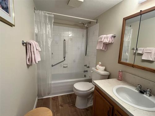 206-298 Yorkton Avenue, Penticton, BC - Indoor Photo Showing Bathroom