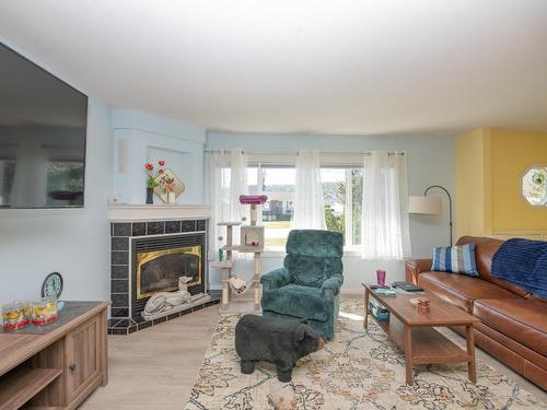 101 Kildonan Drive, Enderby, BC - Indoor Photo Showing Living Room With Fireplace