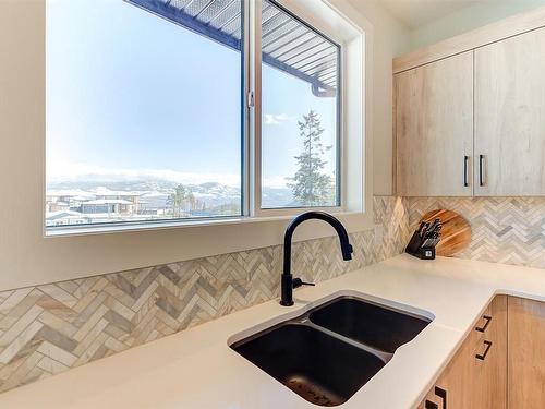 204 Summer Wood Drive, Kelowna, BC - Indoor Photo Showing Kitchen With Double Sink
