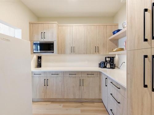 204 Summer Wood Drive, Kelowna, BC - Indoor Photo Showing Kitchen