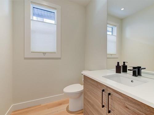 204 Summer Wood Drive, Kelowna, BC - Indoor Photo Showing Bathroom