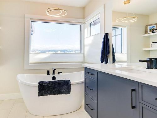 204 Summer Wood Drive, Kelowna, BC - Indoor Photo Showing Bathroom