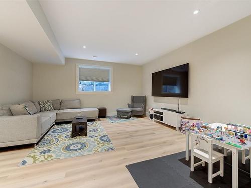 204 Summer Wood Drive, Kelowna, BC - Indoor Photo Showing Living Room