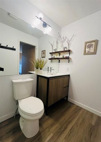 120-1255 Raymer Avenue, Kelowna, BC - Indoor Photo Showing Bathroom