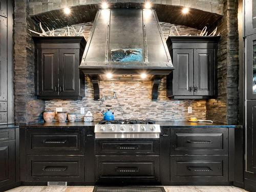 5500 Rockface Road, Kelowna, BC - Indoor Photo Showing Kitchen With Upgraded Kitchen