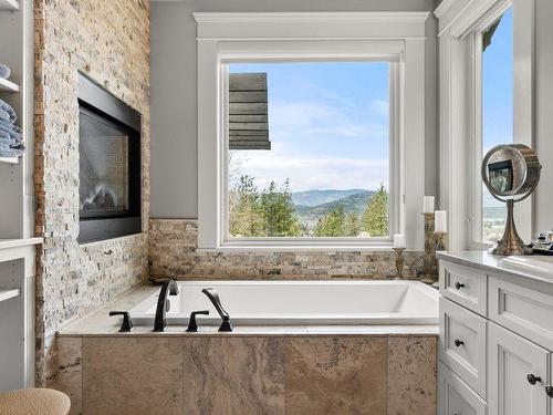 5500 Rockface Road, Kelowna, BC - Indoor Photo Showing Bathroom